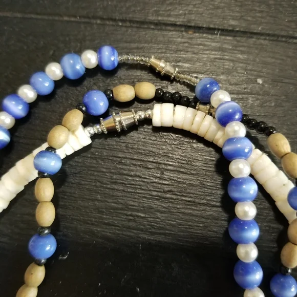 3 necklaces- free with bundle - Picture 2 of 6